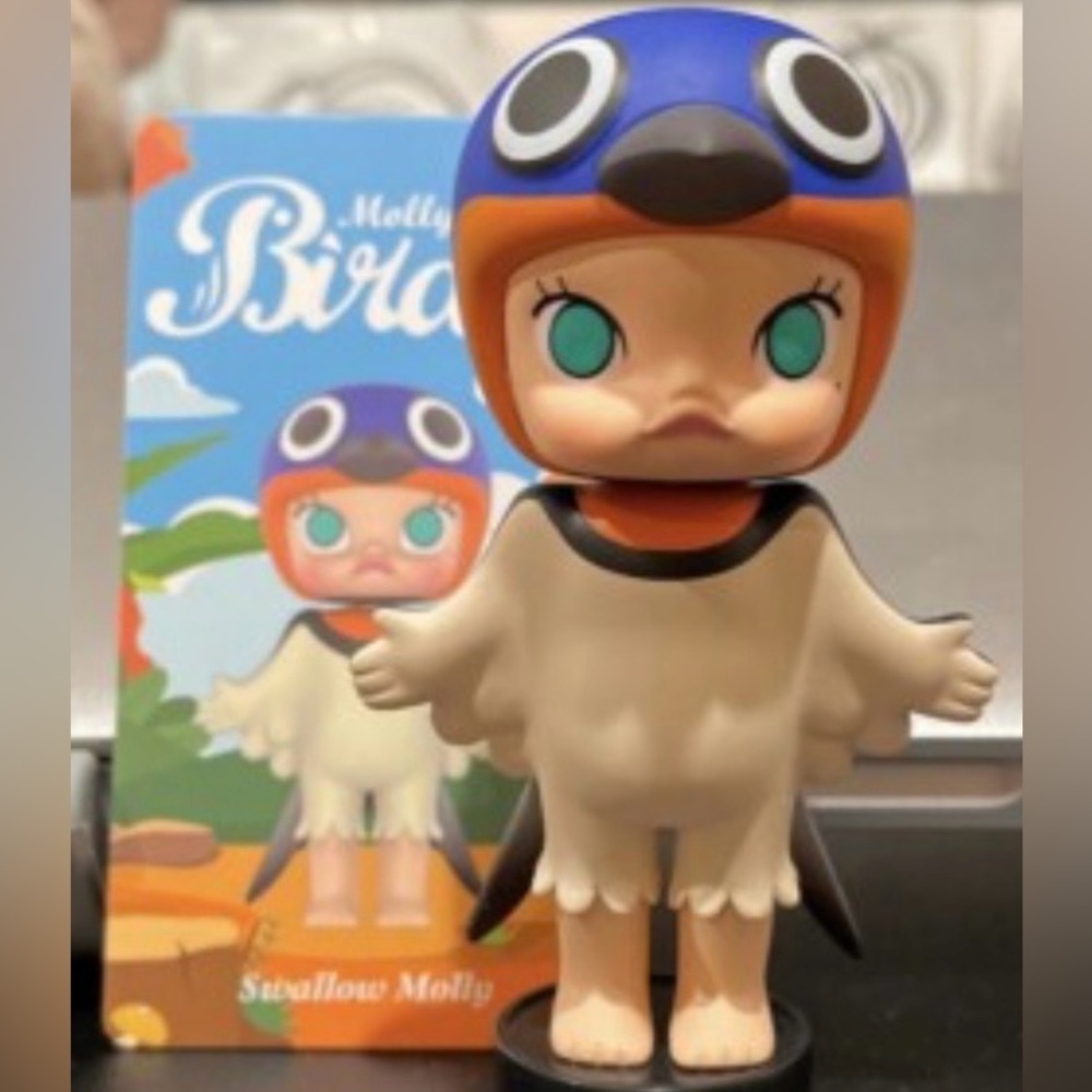 Extremely Rare Pop Mart x Kennyswork “Swallow Molly” Birdy Series